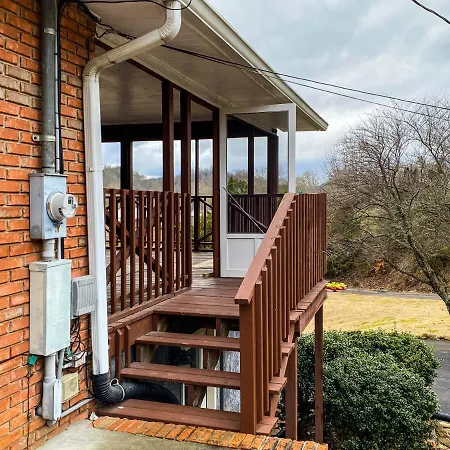 Mid-Century Vintage Brick Ranch Upstairs Guesthouse Sevierville Exterior photo