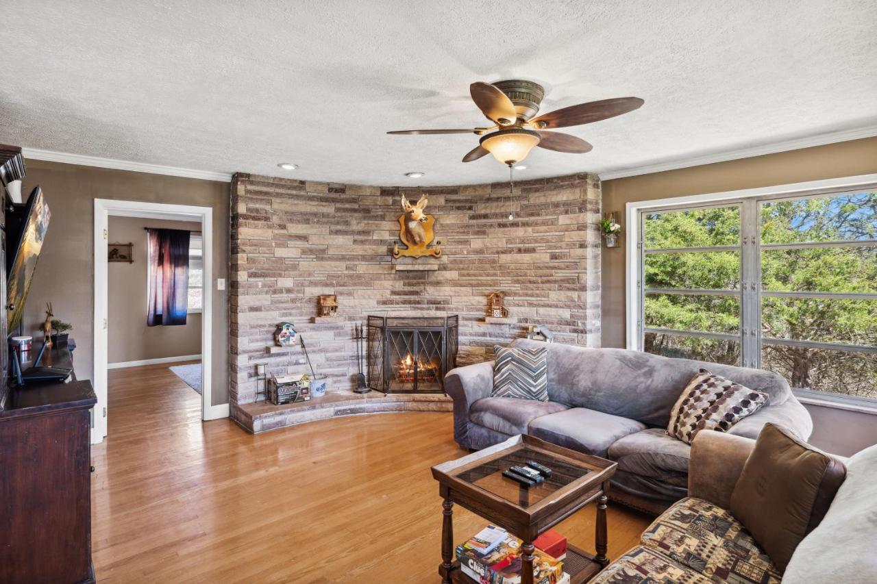 Holiday home Mid-century Vintage Brick Ranch Upstairs