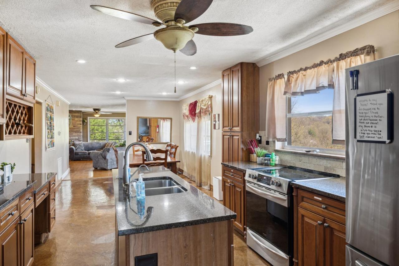 Mid-century Vintage Brick Ranch Upstairs Holiday home