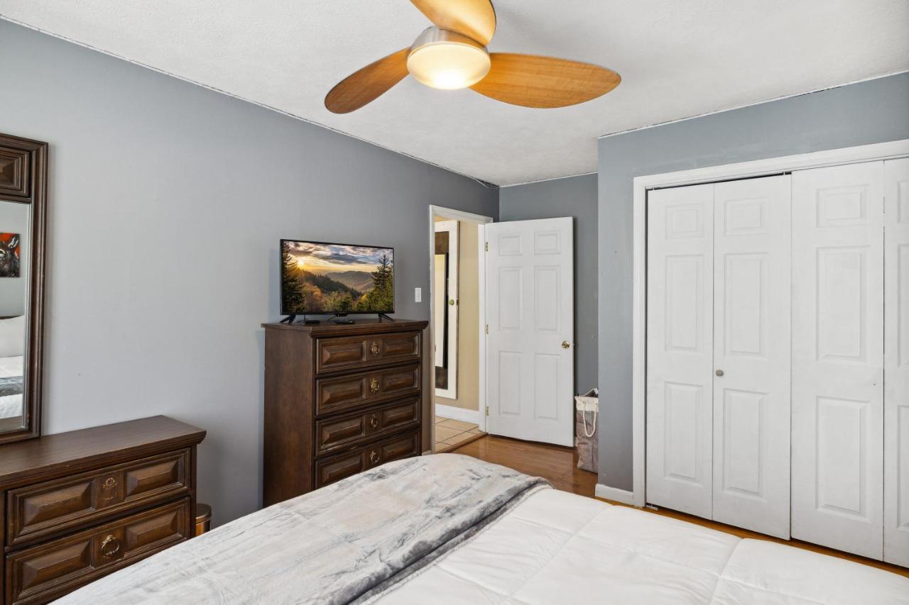 Mid-century Vintage Brick Ranch Upstairs Sevierville